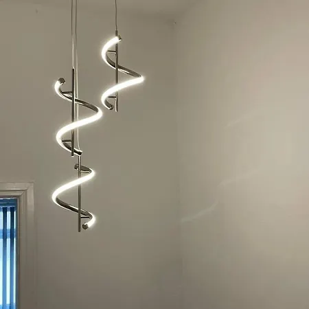 The Lawrence, - 2 Bedroom Victorian House - Free On-street Permit Parking, Fast Wifi, Virgin Tv - Perfect For Contractors, Families And Couples 度假居