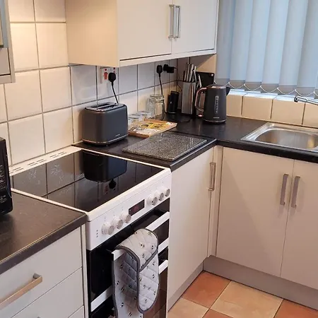 The Lawrence, - 2 Bedroom Victorian House - Free On-street Permit Parking, Fast Wifi, Virgin Tv - Perfect For Contractors, Families And Couples