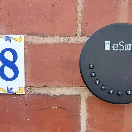 The Lawrence, - 2 Bedroom Victorian House - Free On-street Permit Parking, Fast Wifi, Virgin Tv - Perfect For Contractors, Families And Couples * 雷德卡