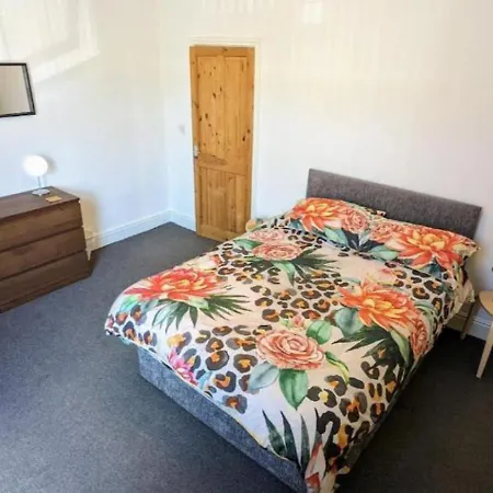 The Lawrence, - 2 Bedroom Victorian House - Free On-street Permit Parking, Fast Wifi, Virgin Tv - Perfect For Contractors, Families And Couples Nyaraló