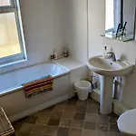 The Lawrence, - 2 Bedroom Victorian House - Free On-street Permit Parking, Fast Wifi, Virgin Tv - Perfect For Contractors, Families And Couples * רדקאר