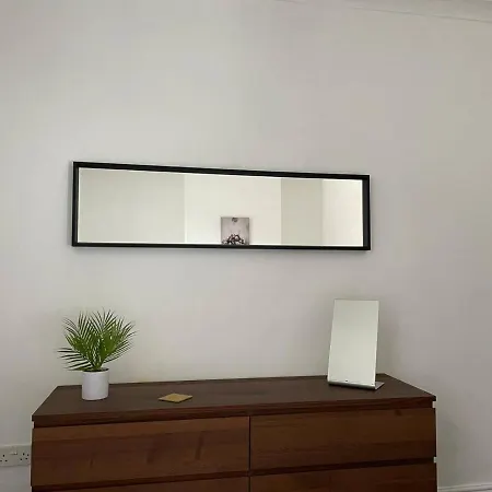 The Lawrence, - 2 Bedroom Victorian House - Free On-street Permit Parking, Fast Wifi, Virgin Tv - Perfect For Contractors, Families And Couples 別荘 *