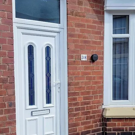 The Lawrence, - 2 Bedroom Victorian House - Free On-street Permit Parking, Fast Wifi, Virgin Tv - Perfect For Contractors, Families And Couples Hébergement de vacances Redcar