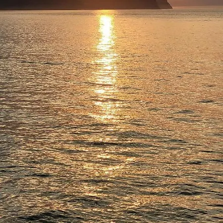 The Lawrence, - 2 Bedroom Victorian House - Free On-street Permit Parking, Fast Wifi, Virgin Tv - Perfect For Contractors, Families And Couples 別荘 レッドカー