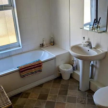 The Lawrence, - 2 Bedroom Victorian House - Free On-street Permit Parking, Fast Wifi, Virgin Tv - Perfect For Contractors, Families And Couples * Redcar