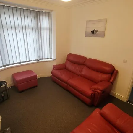 The Lawrence, - 2 Bedroom Victorian House - Free On-street Permit Parking, Fast Wifi, Virgin Tv - Perfect For Contractors, Families And Couples * Redcar