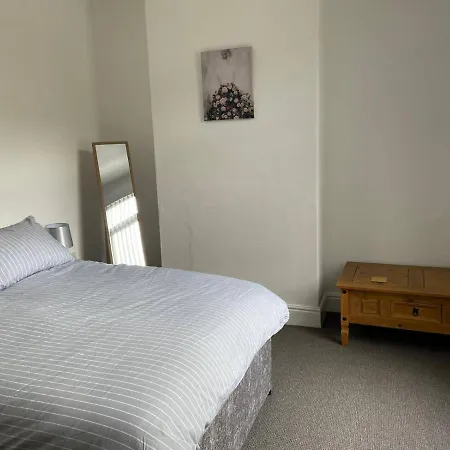 The Lawrence, - 2 Bedroom Victorian House - Free On-street Permit Parking, Fast Wifi, Virgin Tv - Perfect For Contractors, Families And Couples * Redcar