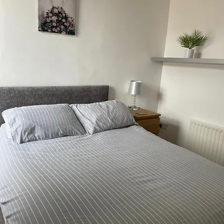 Hébergement de vacances The Lawrence, - 2 Bedroom Victorian House - Free On-street Permit Parking, Fast Wifi, Virgin Tv - Perfect For Contractors, Families And Couples Redcar