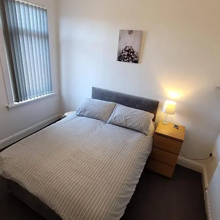 The Lawrence, - 2 Bedroom Victorian House - Free On-street Permit Parking, Fast Wifi, Virgin Tv - Perfect For Contractors, Families And Couples Hébergement de vacances Redcar
