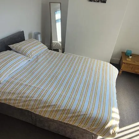 The Lawrence, - 2 Bedroom Victorian House - Free On-street Permit Parking, Fast Wifi, Virgin Tv - Perfect For Contractors, Families And Couples Hébergement de vacances Redcar
